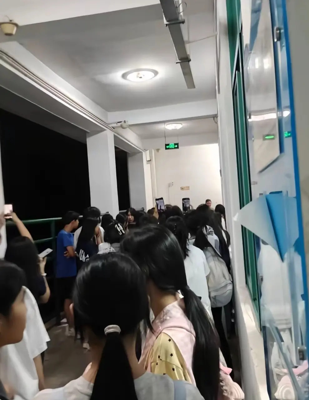 《梅州市职业技术学院女厕双胞胎成长记》相关资源图片