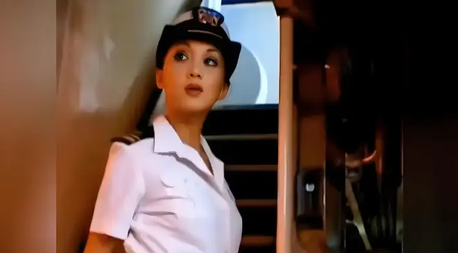 《军舰上的女兵》2025年法国剧情片 无删减高清在线观看-免费无广告