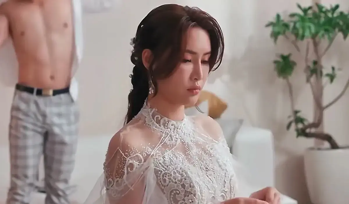 《苏畅-小凤新婚》艾熙老师倾情演绎，全程无剪切极致享受 — 无广告纯净追剧，官方中文版对白超赞 — 《苏畅-小凤新婚》香港爱情标杆，长期可看无忧