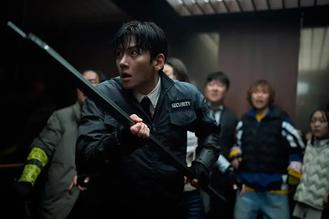 延尚昊执导、全智贤主演2026最新丧尸惊悚片《群体》，4K高清全集无删减免费在线观看，无广告流畅体验！