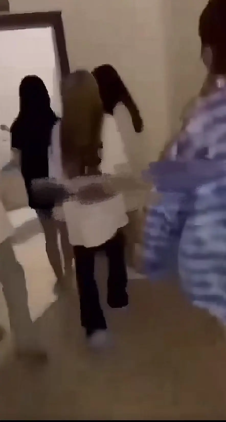 热搜来袭！《四川高中女厕所争夺战》高清HD免费观看，未删减资源全揭秘，《四川高中女厕所争夺战》流畅不卡顿在线看！