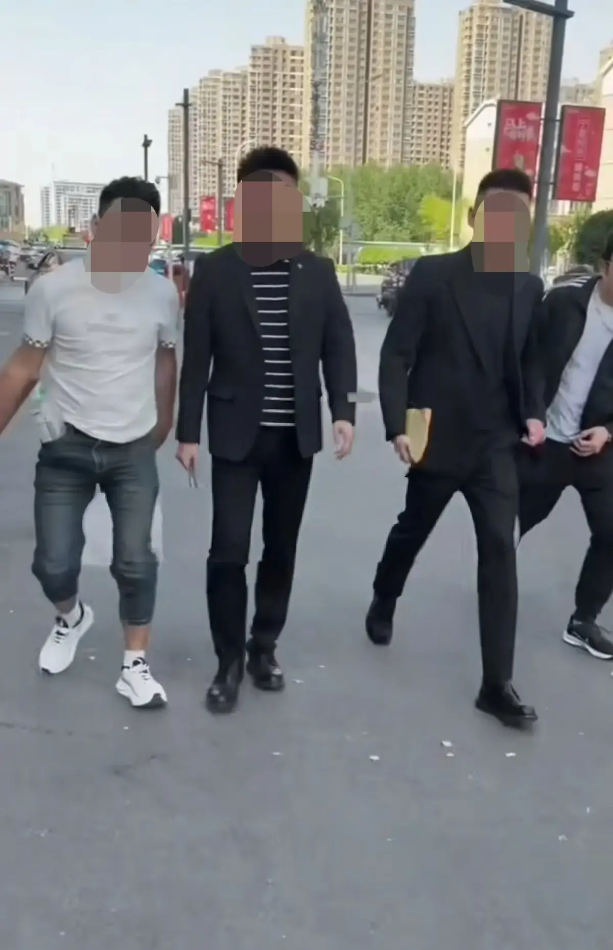 《宁夏网红漠南尚军马军马林事件》完整视频超清在线观看，免费畅享无删减内容-宁夏网红尚军马军马林事件深度解析成热门话题-全网聚焦事件全过程